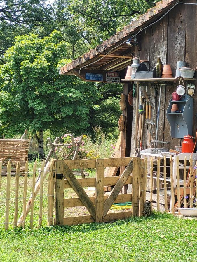 Chez Nous Bed & Breakfast Brigueil-le-Chantre Luaran gambar