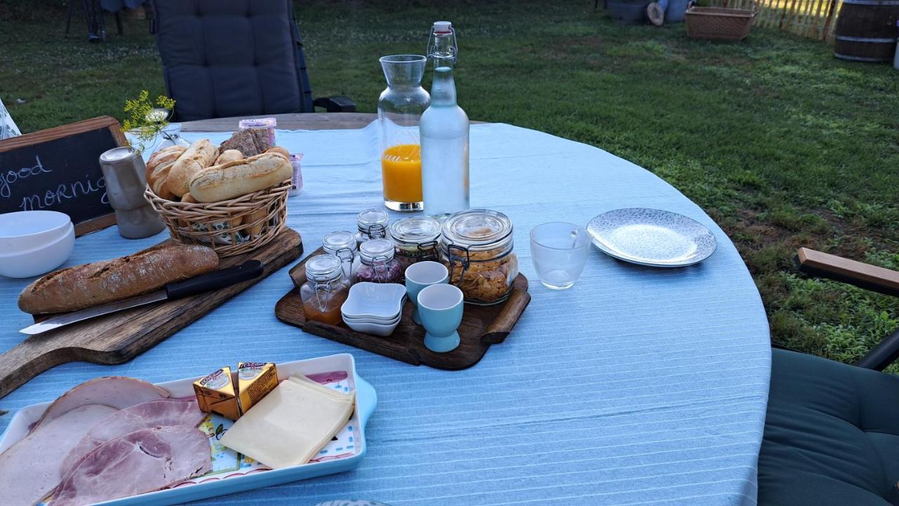 Chez Nous Bed & Breakfast Brigueil-le-Chantre Luaran gambar