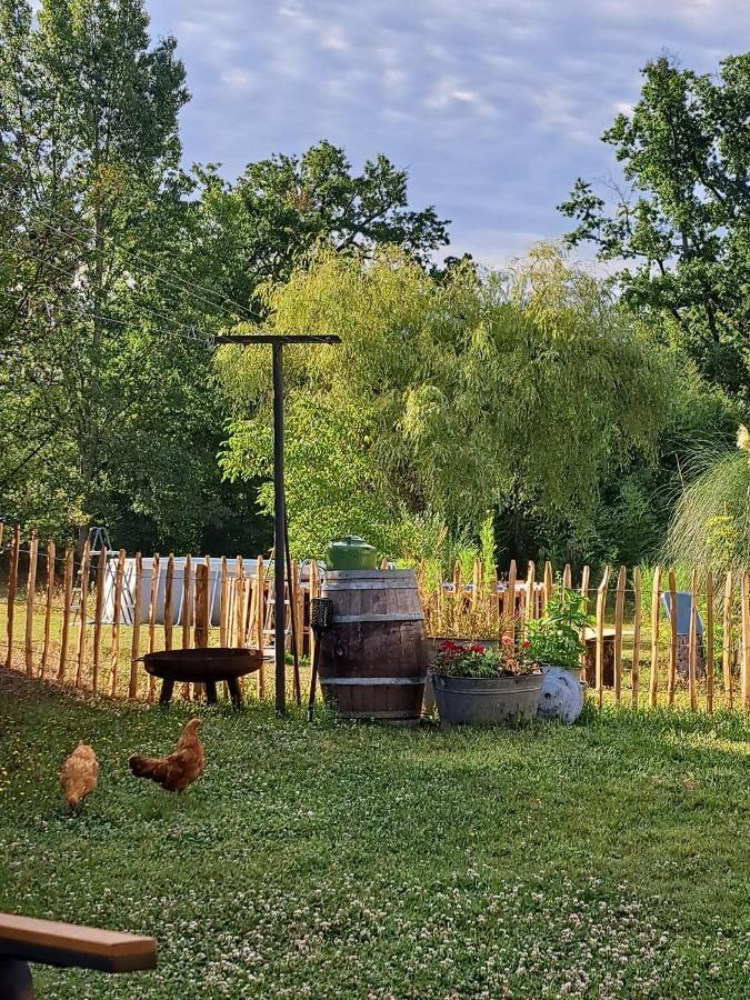 Chez Nous Bed & Breakfast Brigueil-le-Chantre Luaran gambar